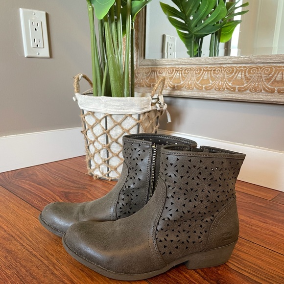 Shoes - Ankle boots
